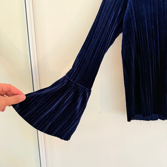 Urban Revivo Women's Blue Bell Sleeves Blouse Size 10 - Picture 6 of 8